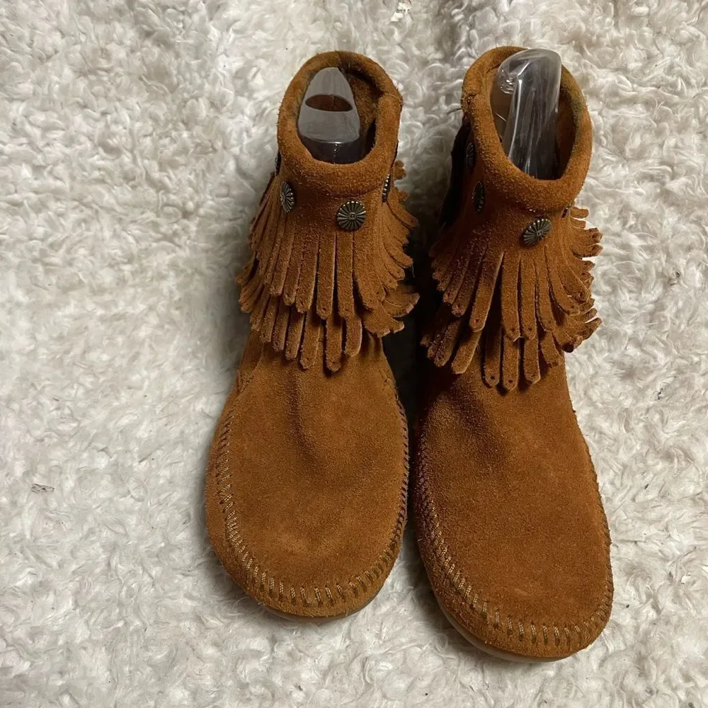 Womens Minnetonka leather Suede Double Fringe Indian Moccasin Ankle Boots SZ 10.